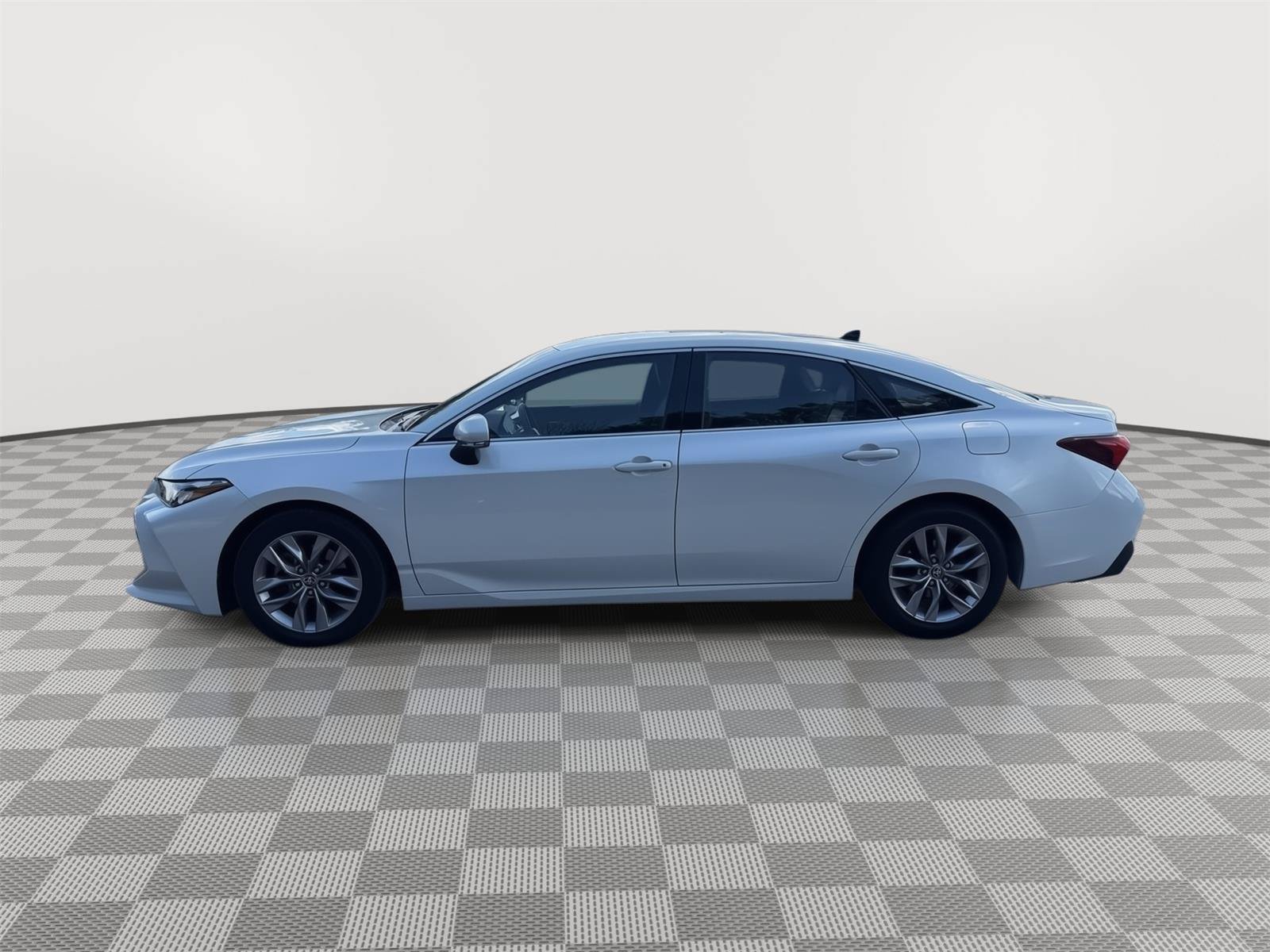 Used 2021 Toyota Avalon XLE FWD image 4