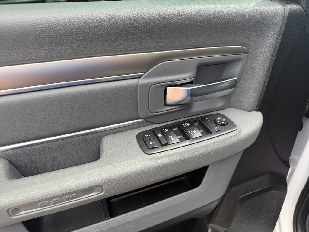 Used 2019 RAM 1500 Classic SLT RWD image 17