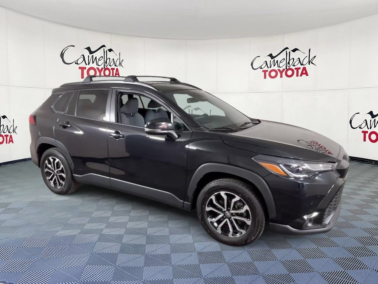 Used 2024 Toyota Corolla Cross AWD Hybrid w/ Moonroof Package image 2