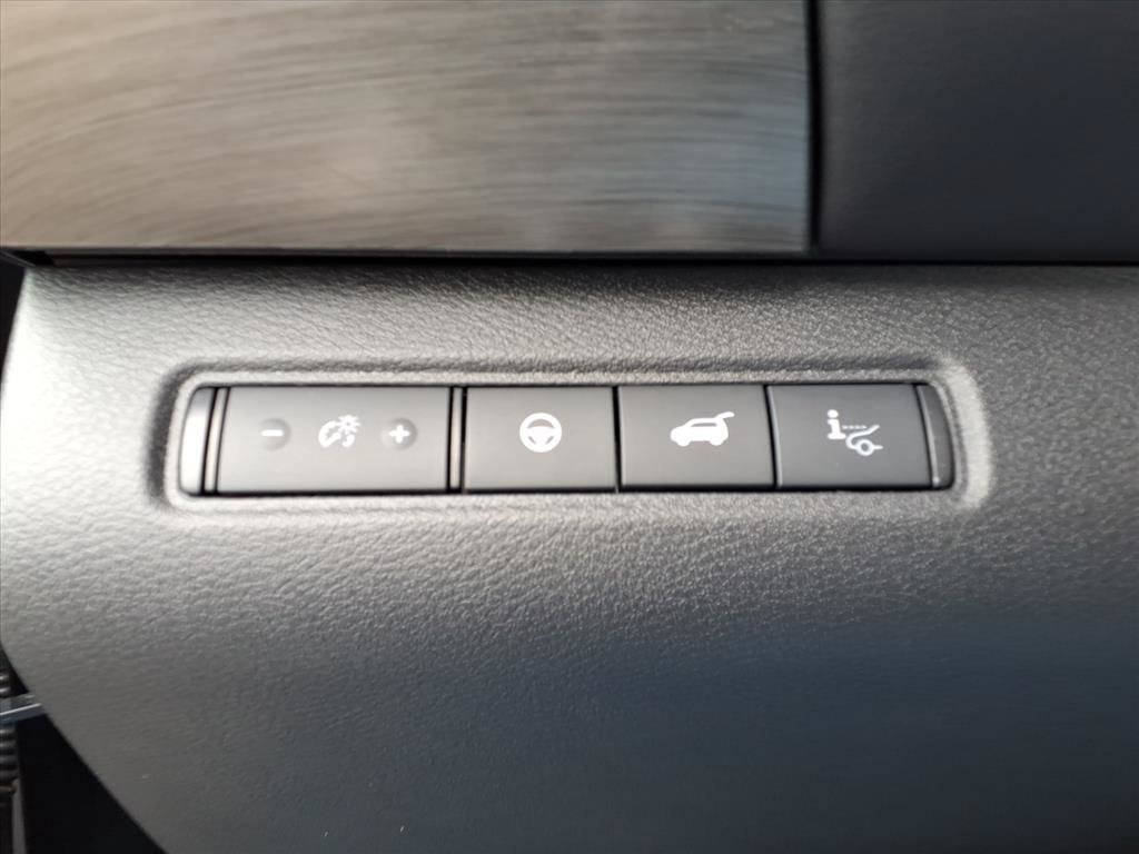 Used 2025 Nissan Pathfinder Platinum w/ Cargo Package AWD/4WD image 18