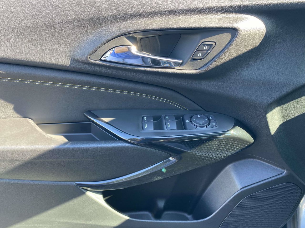 New 2026 Chevrolet Trax ACTIV w/ Sunroof Package FWD image 16