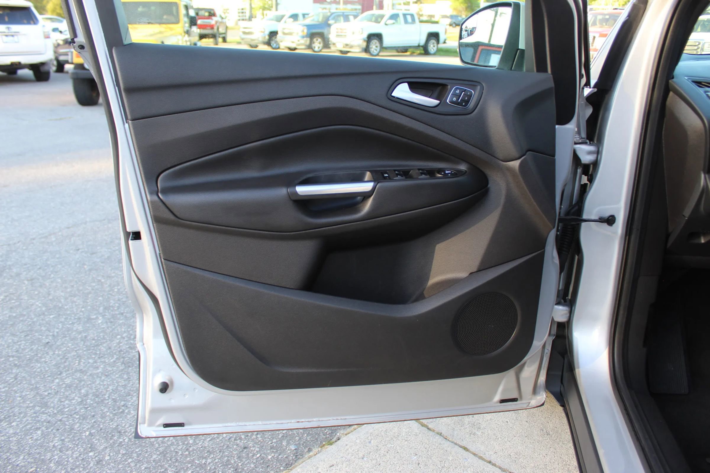 Used 2016 Ford Escape Titanium image 10