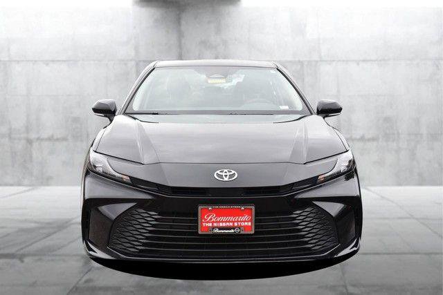 Used 2025 Toyota Camry LE image 4