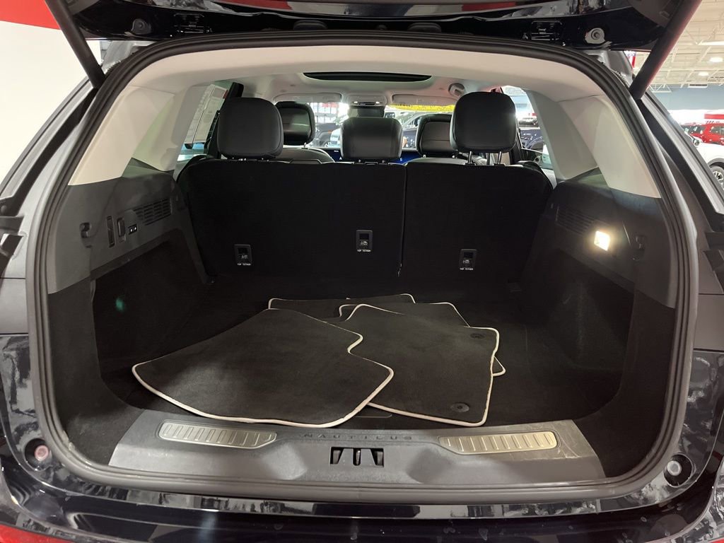 Used 2025 Lincoln Nautilus Reserve image 17