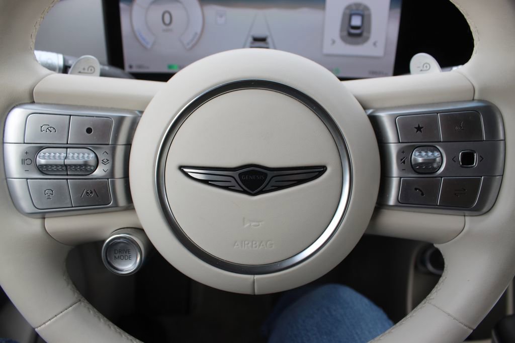 Used 2023 Genesis GV60 Advanced image 32