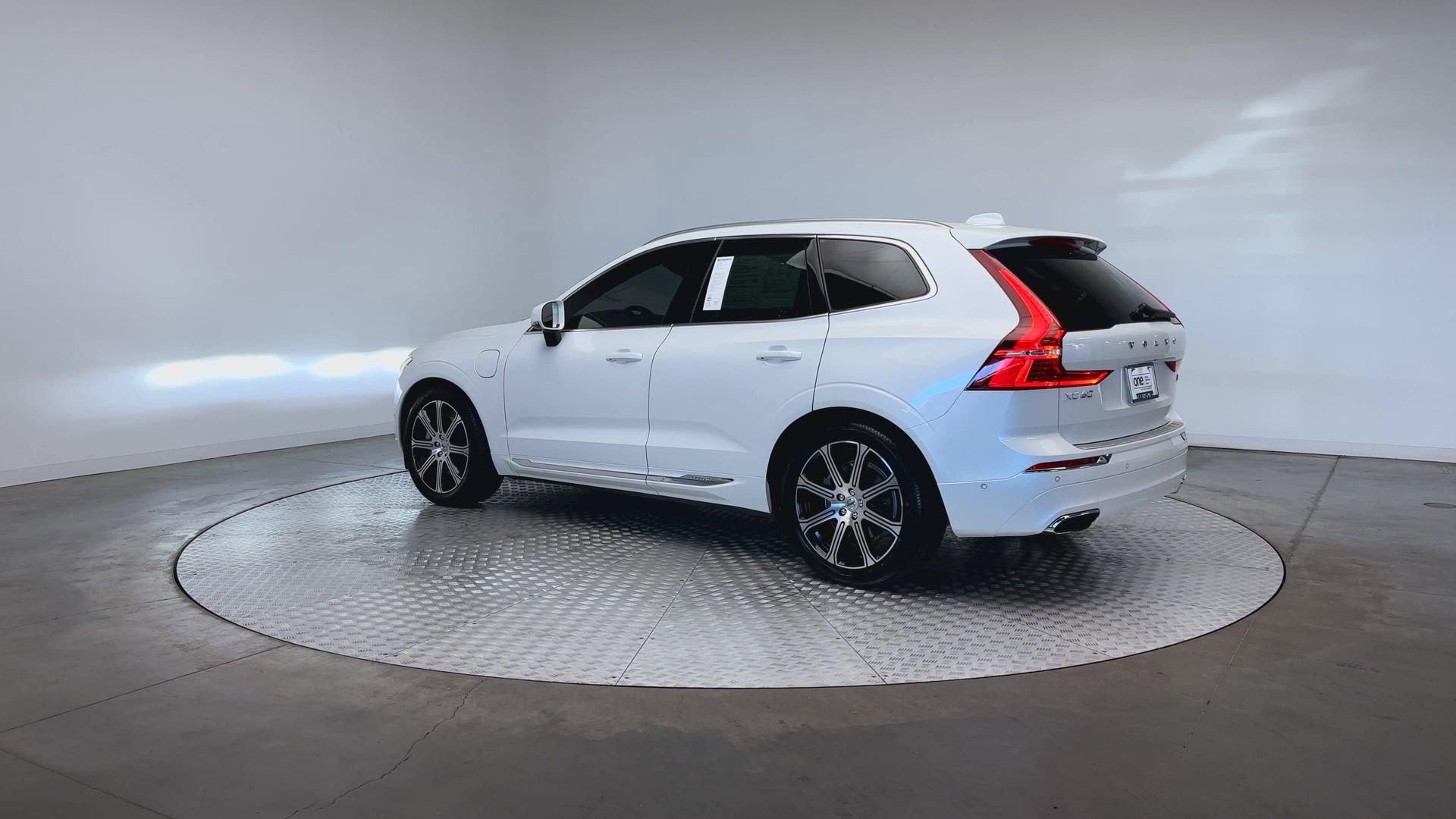 Used 2021 Volvo XC60 T8 Inscription w/ Advanced Package image 6