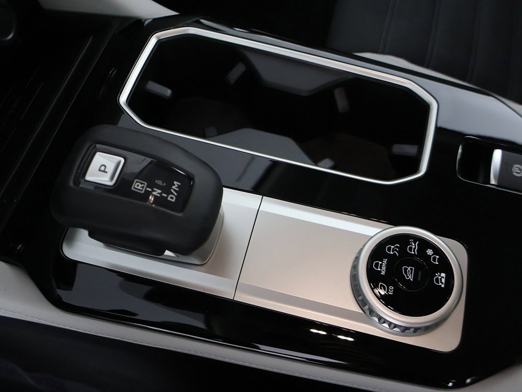 New 2025 Mitsubishi Outlander SE image 49