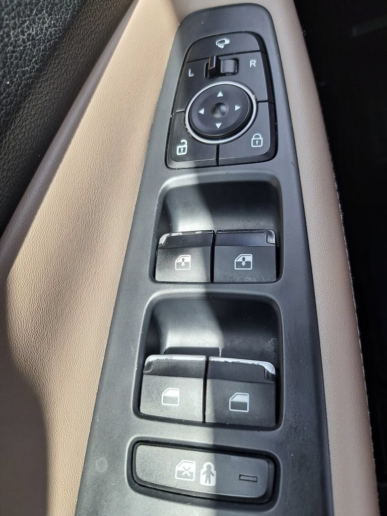 Used 2022 Hyundai Santa Fe Limited FWD image 14