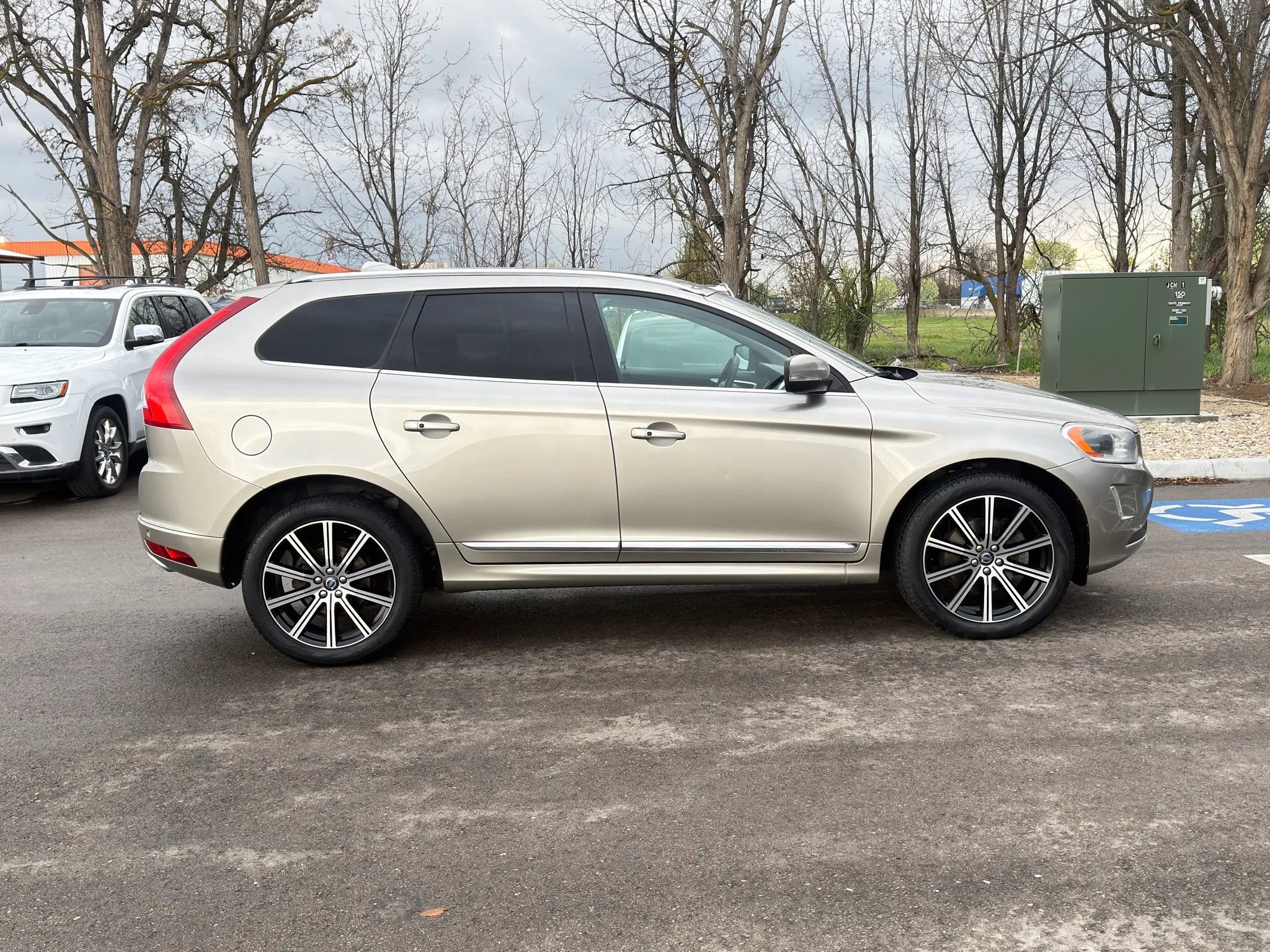 Used 2016 Volvo XC60 T6 Platinum AWD/4WD image 8