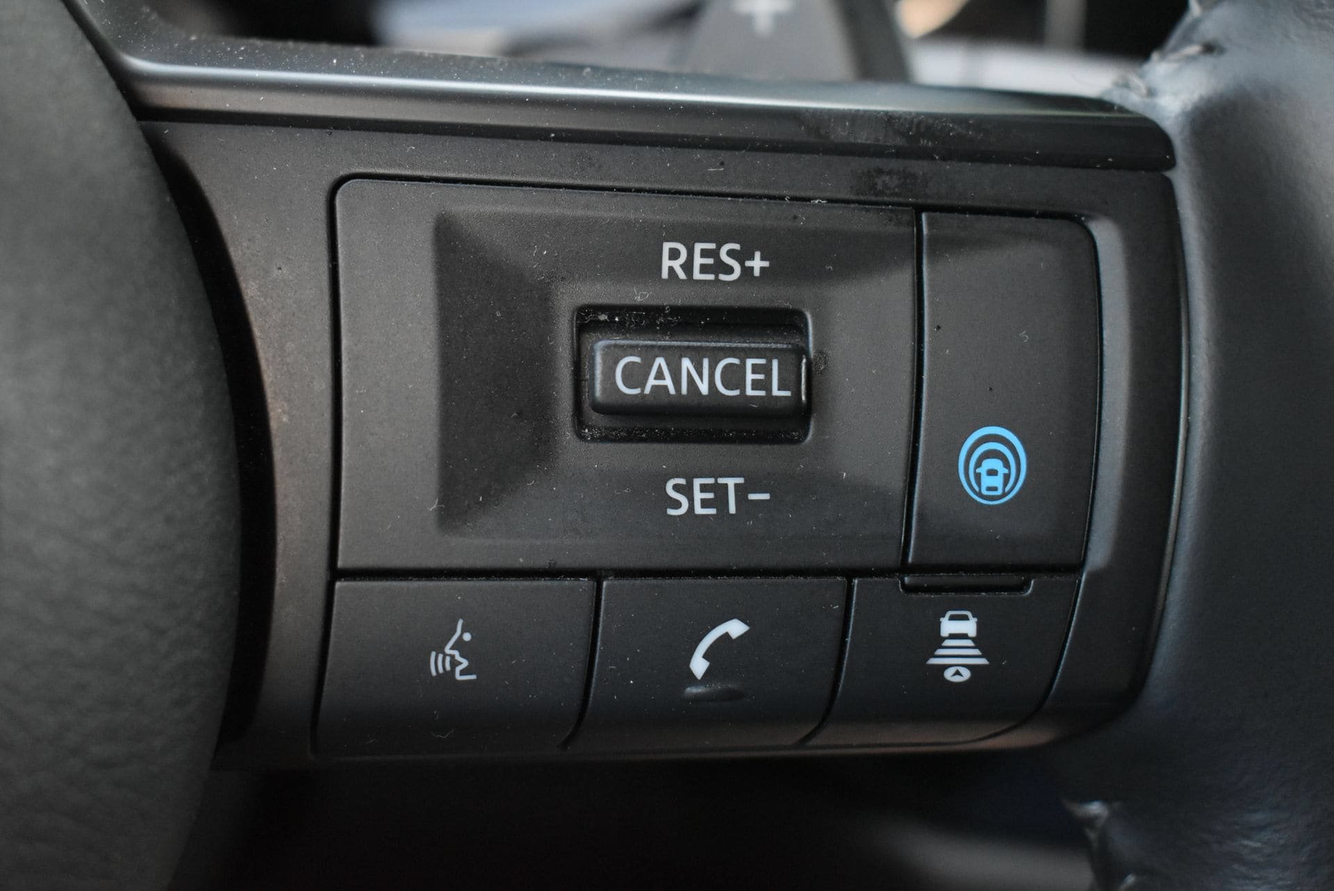 Used 2025 Nissan Pathfinder SV AWD/4WD image 21