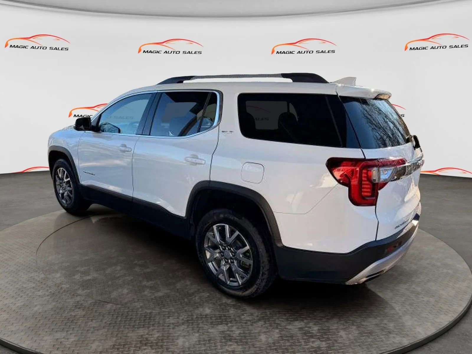 Used 2022 GMC Acadia SLT w/ LPO, Floor Liner Package image 11