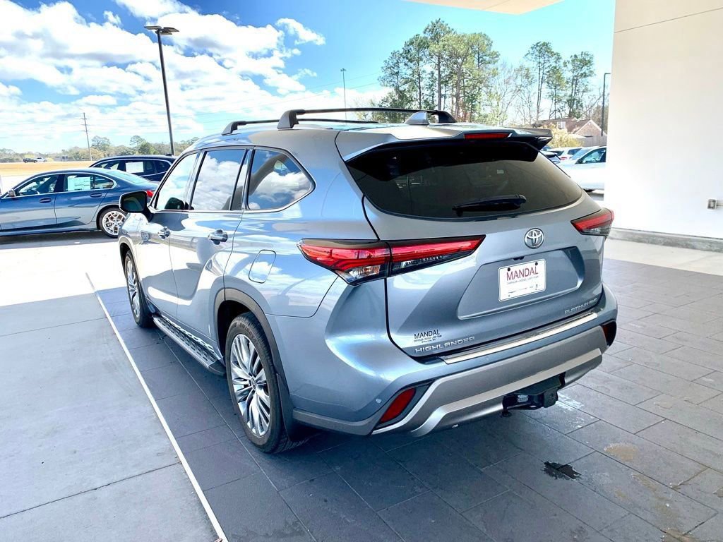 Used 2022 Toyota Highlander Platinum image 7