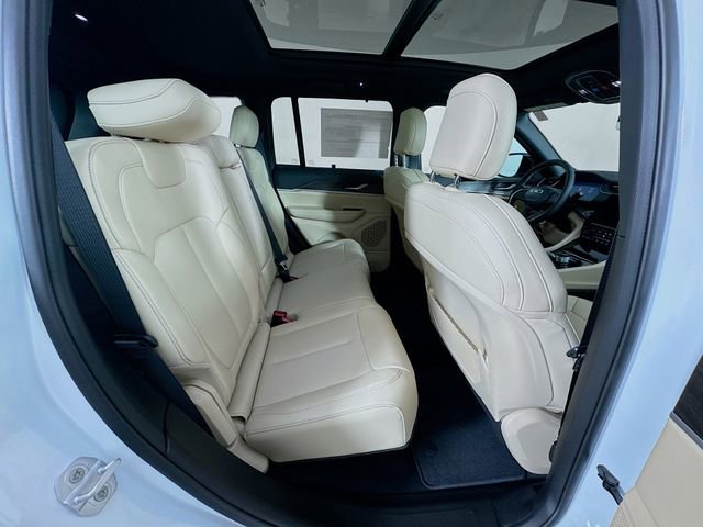 New 2025 Jeep Grand Cherokee Limited image 31