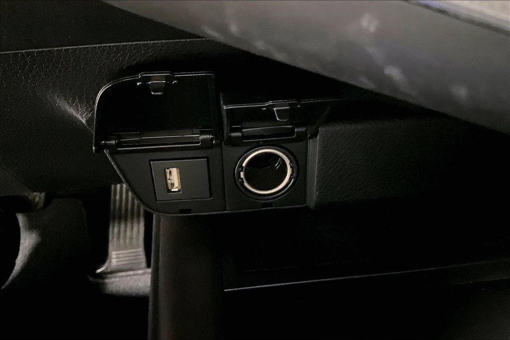 Used 2024 Toyota Camry SE image 30