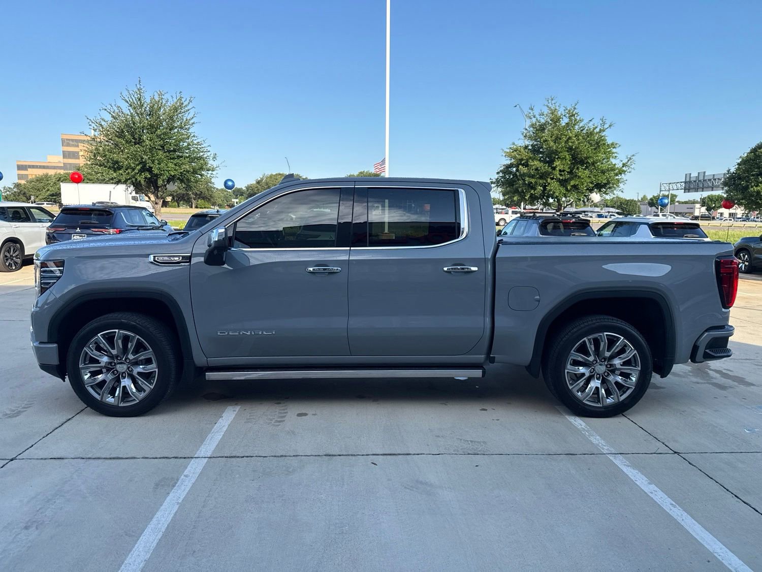 Used 2024 GMC Sierra 1500 Denali w/ Denali Reserve Package AWD/4WD image 3