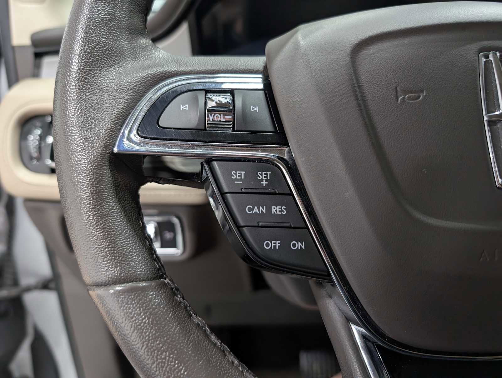 Used 2022 Lincoln Nautilus Standard image 33