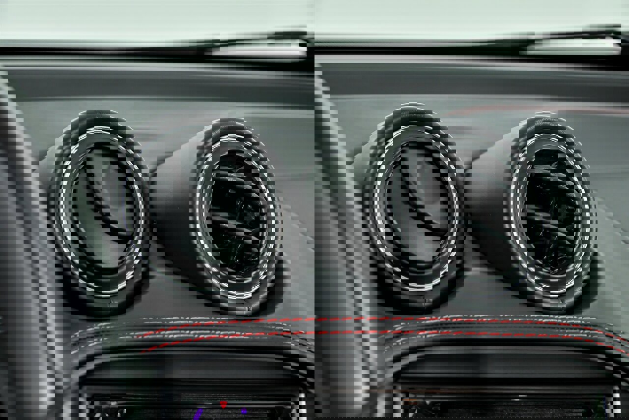 Used 2015 Alfa Romeo 4C Coupe w/ Leather Interior Group image 31