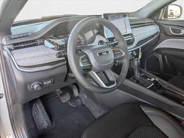New 2025 Jeep Compass Latitude image 3