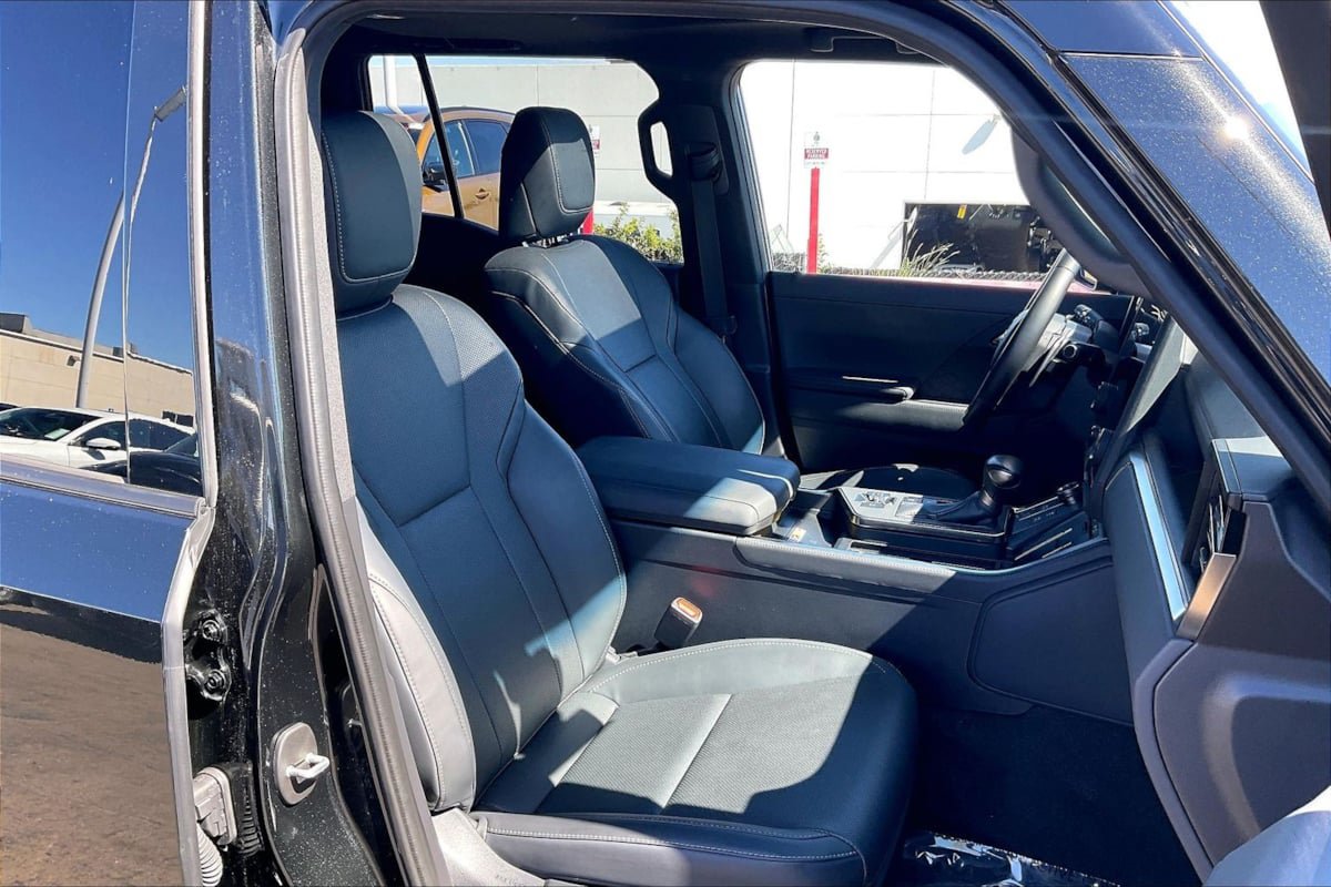 Used 2024 Lexus GX 550 w/ Accessory Package (Z1) AWD/4WD image 7