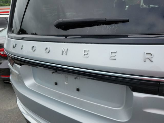 Used 2024 Jeep Wagoneer L Series II w/ Flexible Seating Group AWD/4WD image 8