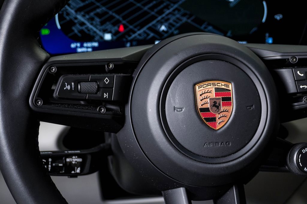 Certified 2025 Porsche Macan 4S Electric AWD/4WD image 20