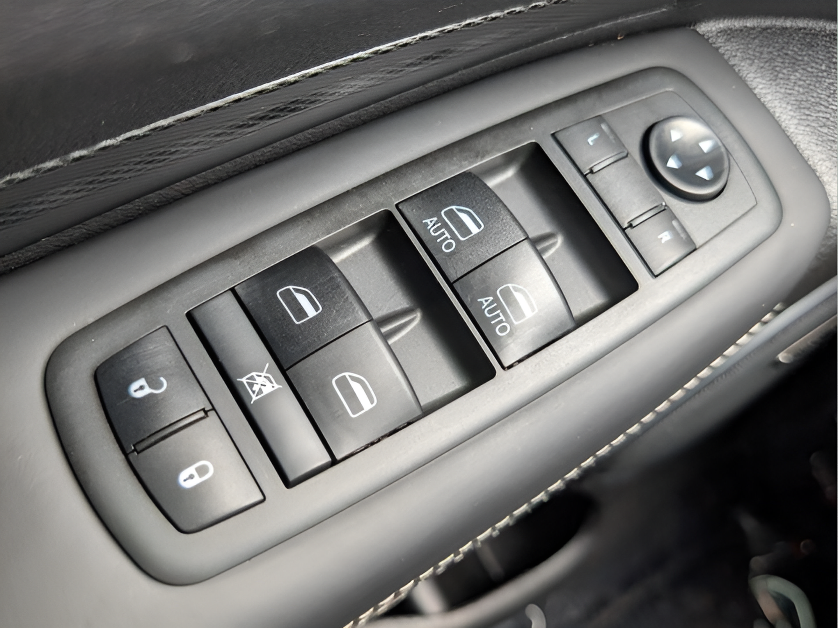 Used 2021 Dodge Durango SRT w/ Technology Group AWD/4WD image 32