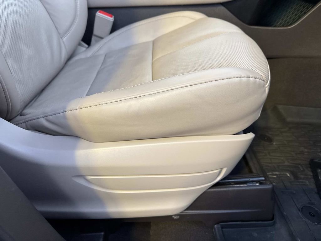 Used 2022 Lincoln Aviator Reserve w/ Elements Package Plus image 14