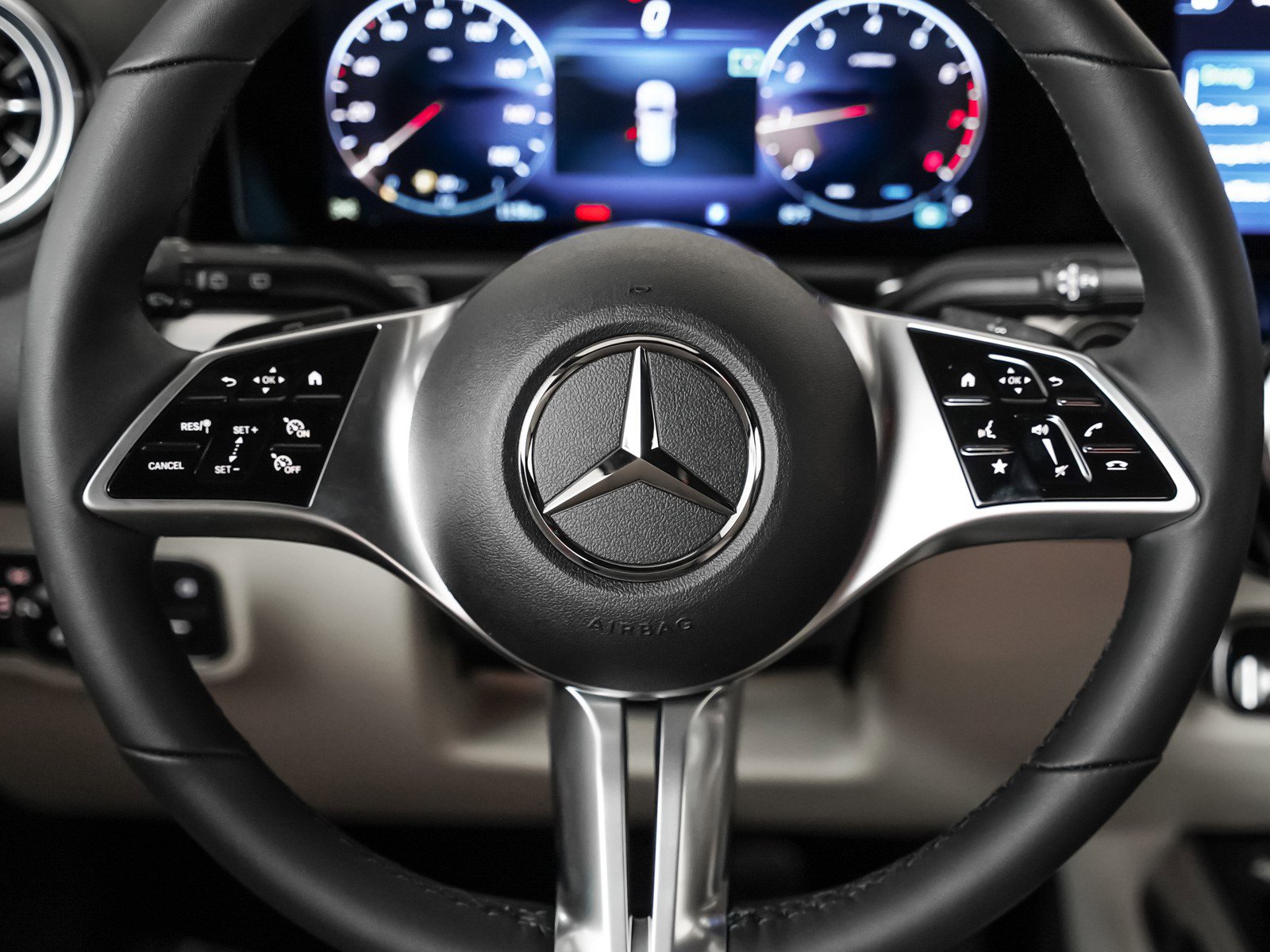 New 2025 Mercedes-Benz GLB 250 4MATIC image 15