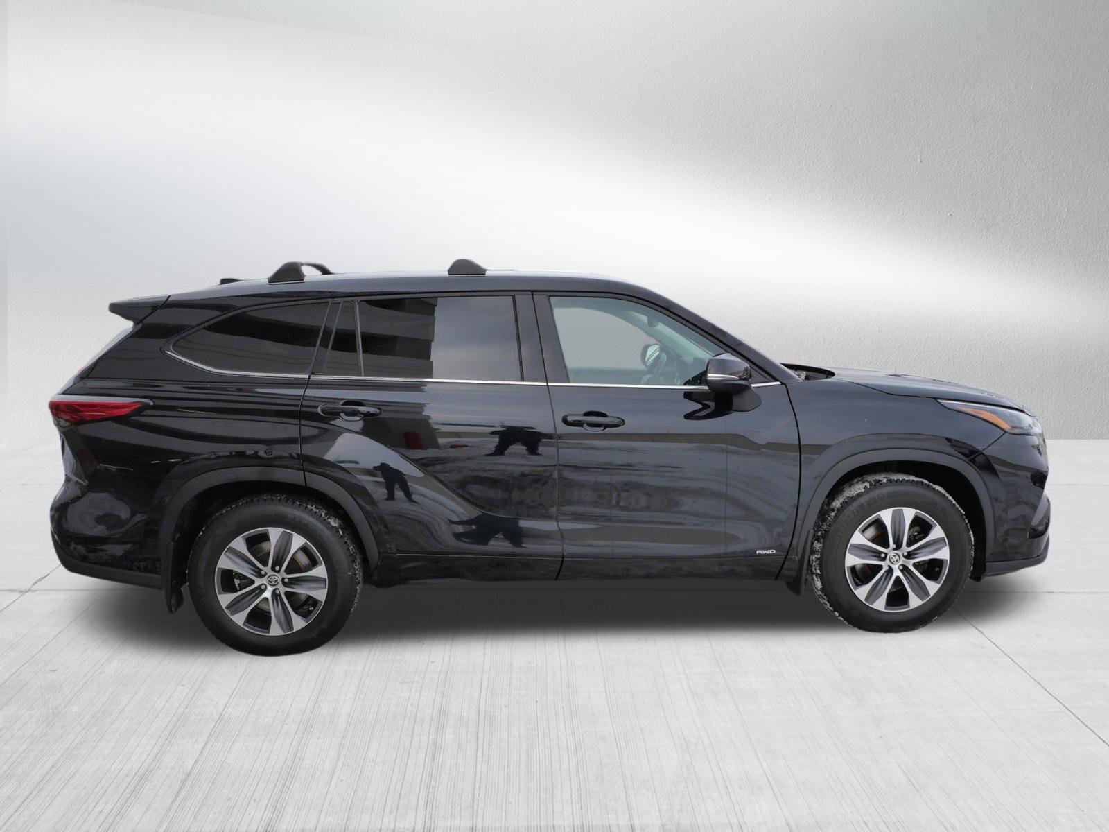 Used 2022 Toyota Highlander XLE image 9