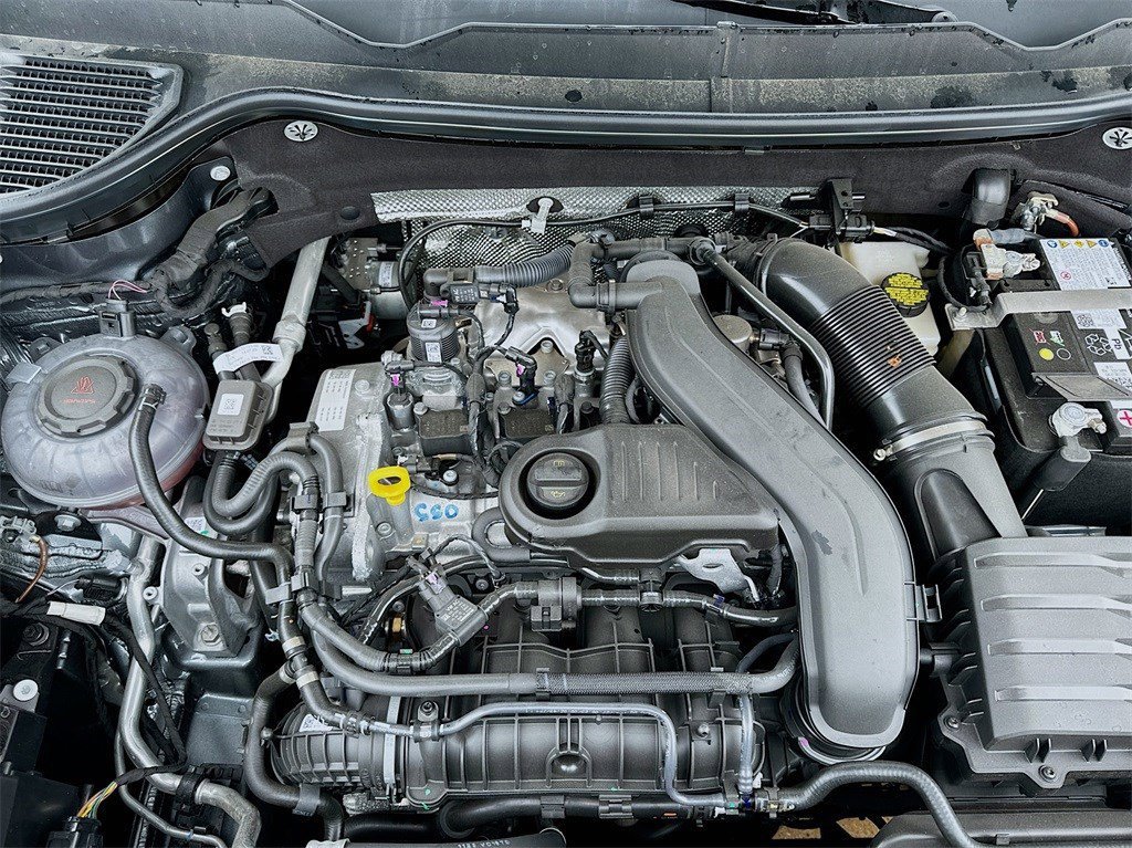 Used 2024 Volkswagen Taos SE image 33