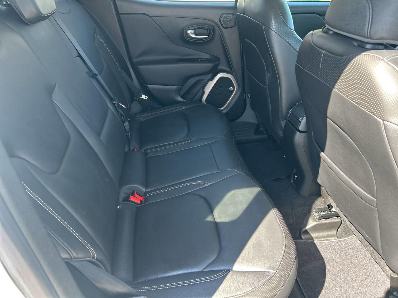 Used 2016 Jeep Renegade Limited image 21