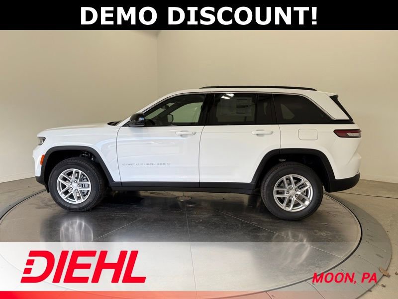 New 2025 Jeep Grand Cherokee Laredo X w/ Luxury Tech Group I AWD/4WD image 4