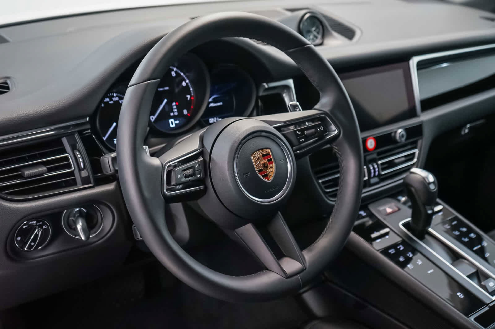 Certified 2026 Porsche Macan AWD/4WD image 4