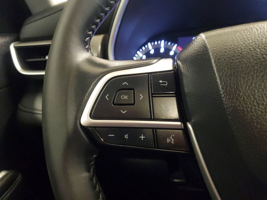 Used 2023 Toyota Highlander XLE image 23