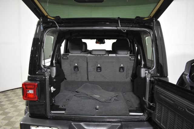 Used 2025 Jeep Wrangler Unlimited Sahara AWD/4WD image 31