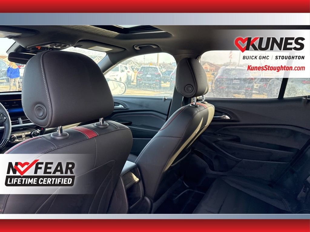 Used 2024 Chevrolet Trax RS w/ Sunroof Package FWD image 37