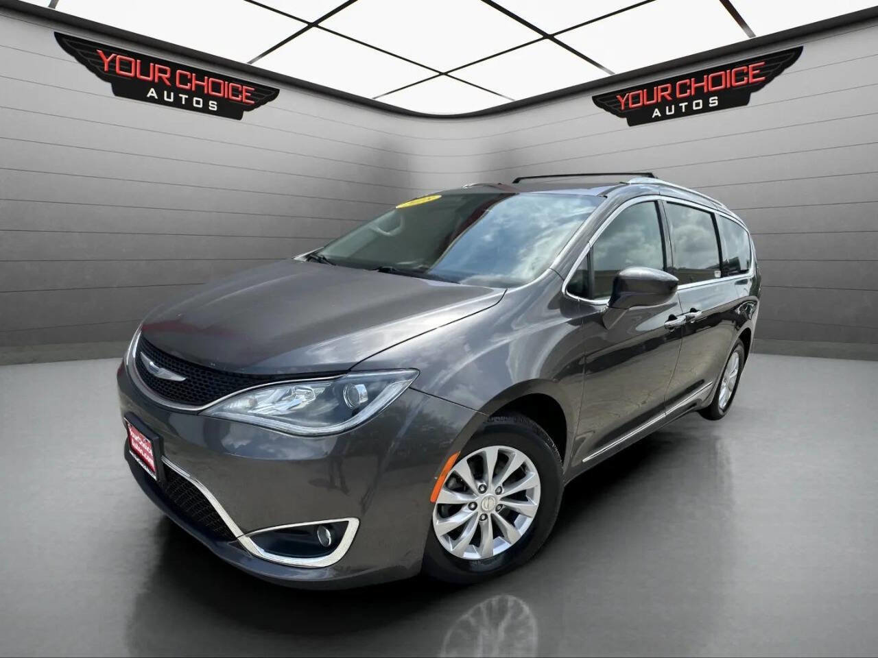 Used 2018 Chrysler Pacifica Touring-L image 1