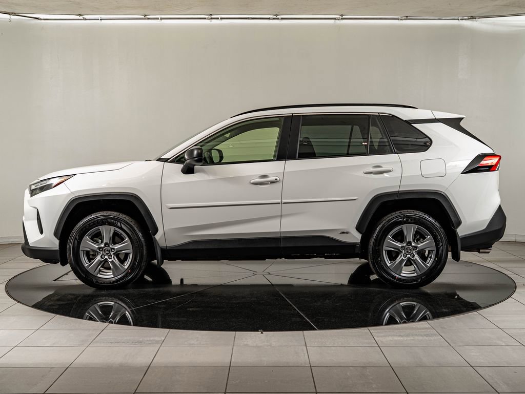 Used 2025 Toyota RAV4 LE AWD/4WD image 8