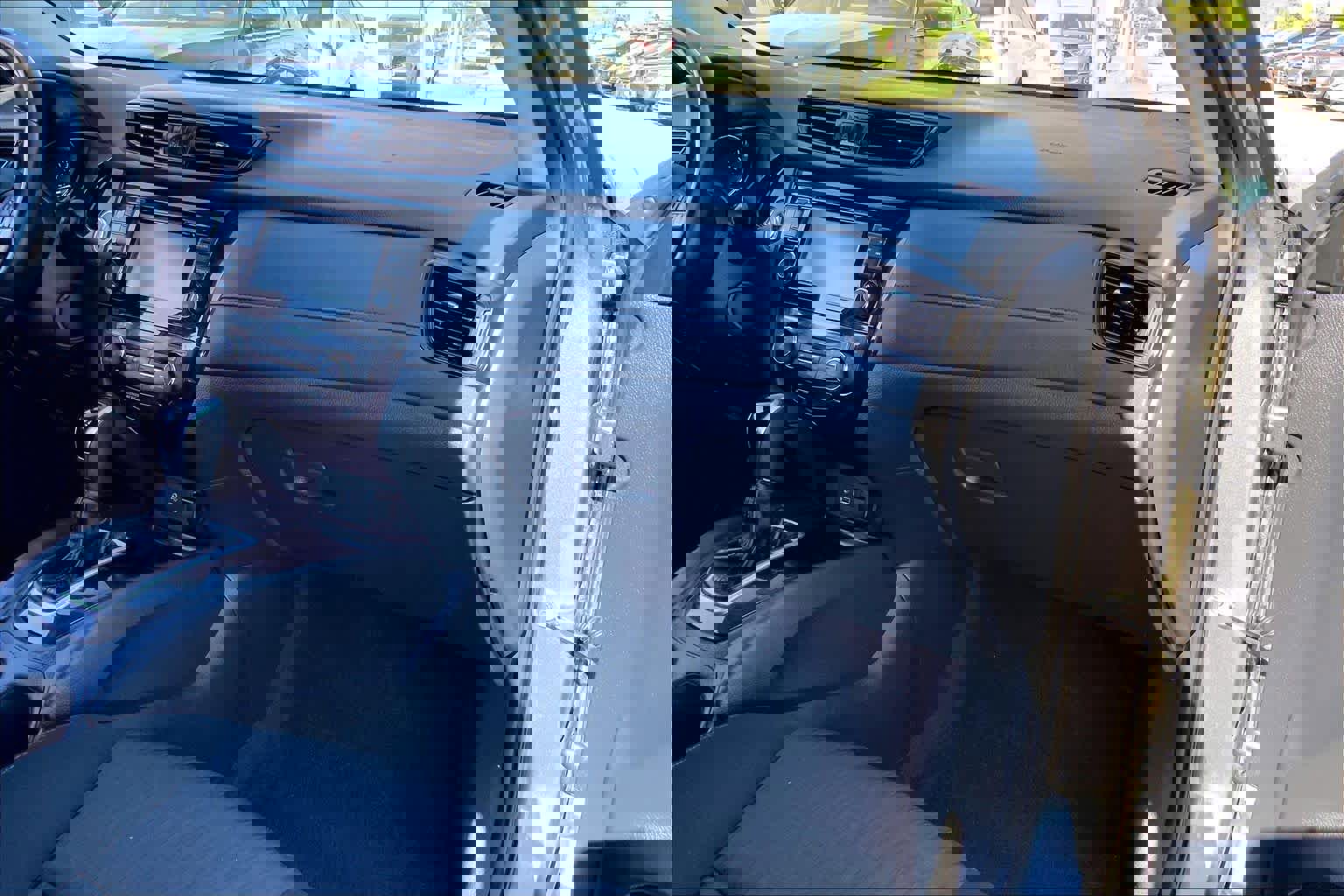 Used 2018 Nissan Rogue SV image 19