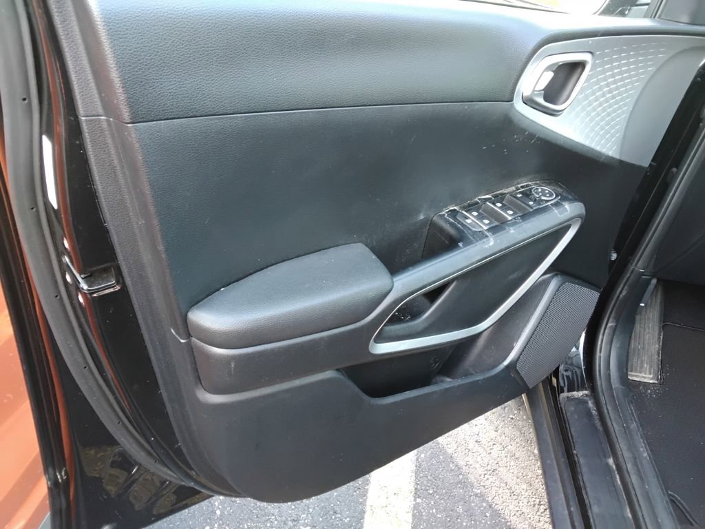 Used 2025 Kia Soul S FWD image 11