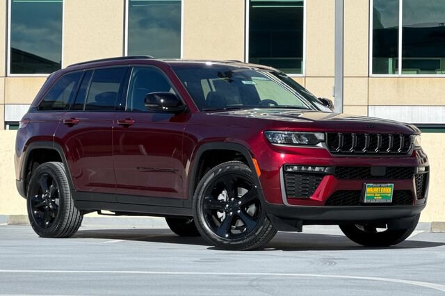 New 2026 Jeep Grand Cherokee Limited w/ Limited Altitude Package AWD/4WD image 2