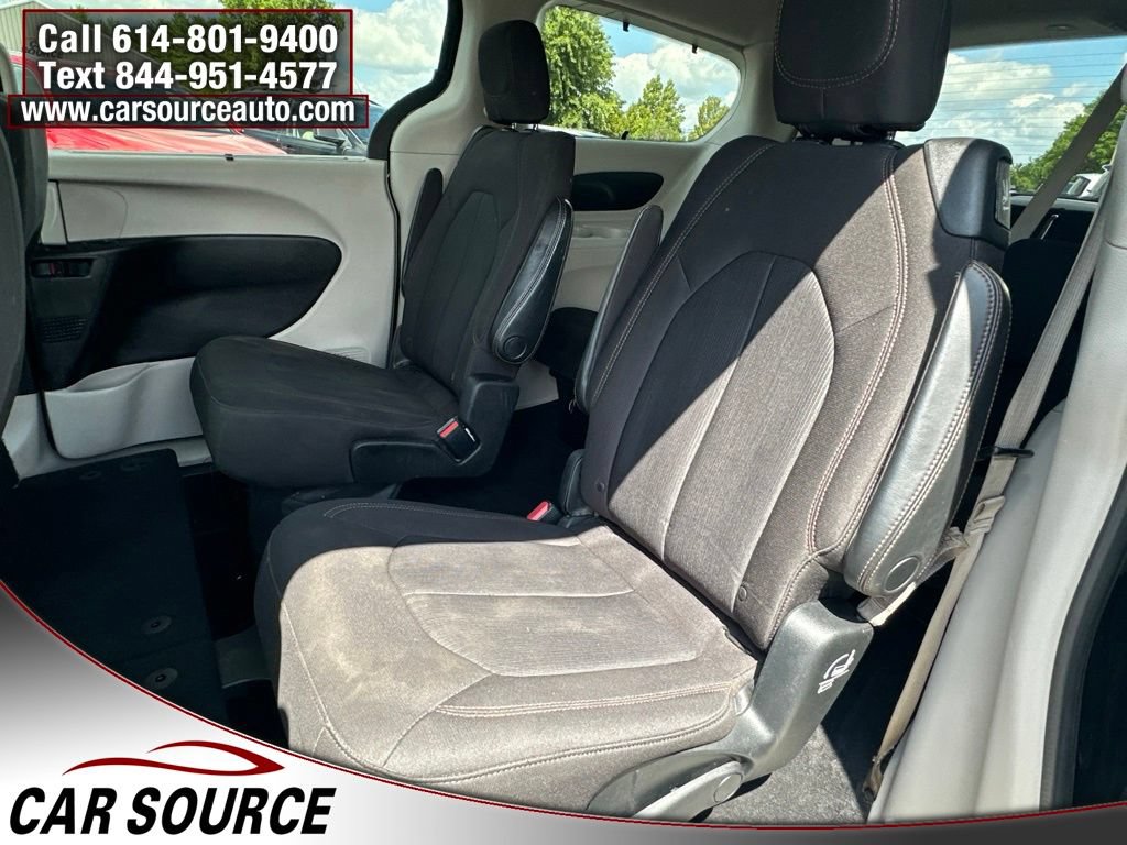 Used 2017 Chrysler Pacifica Touring Plus w/ Tire & Wheel Group FWD image 13