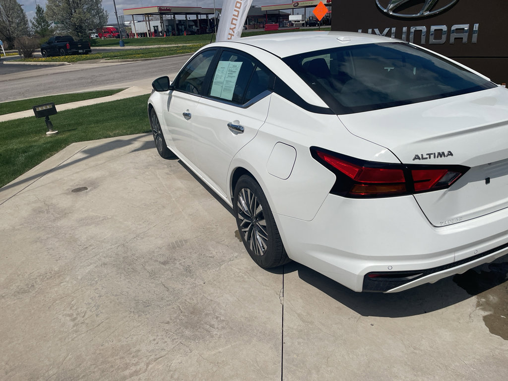 Used 2025 Nissan Altima 2.5 SV FWD image 3