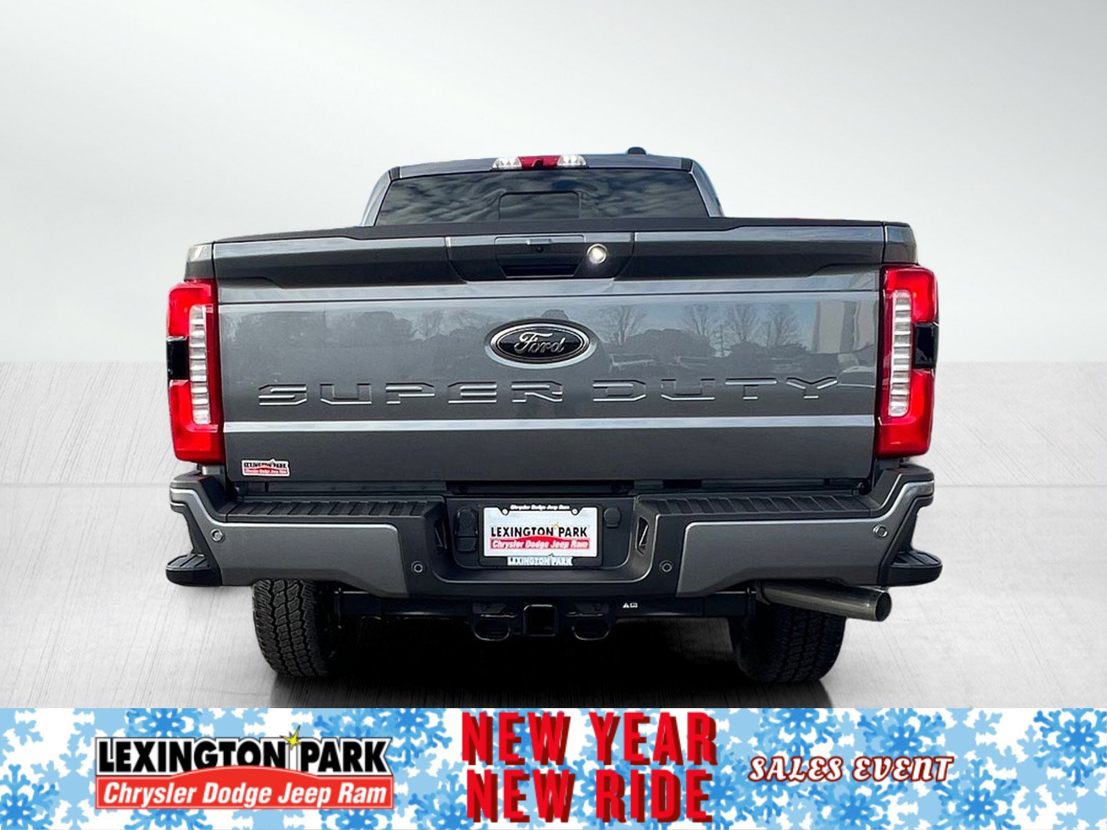 Used 2025 Ford F250 XLT w/ Black Appearance Package image 6