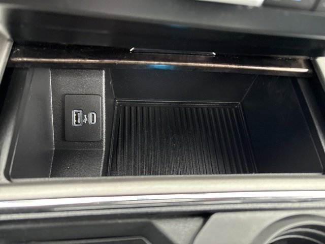 Used 2022 Ford F250 Lariat w/ Tremor Off-Road Package image 31