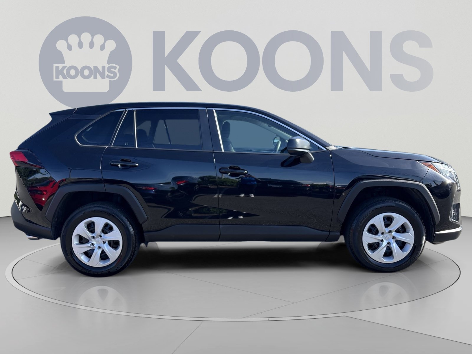 Used 2025 Toyota RAV4 LE AWD/4WD image 8