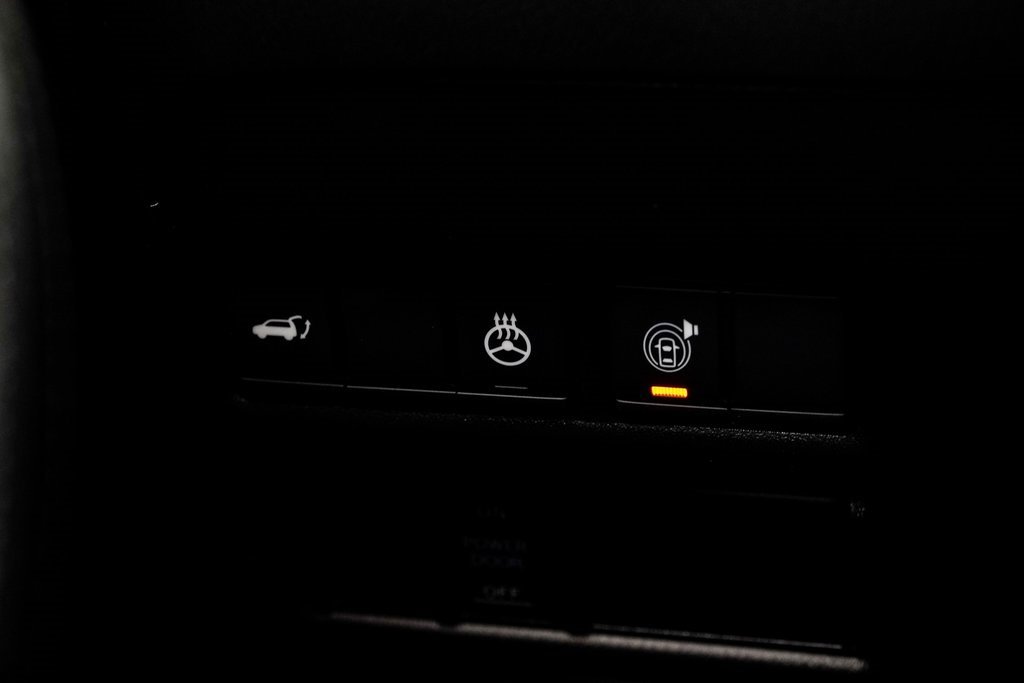 Used 2024 Nissan Armada SL image 31