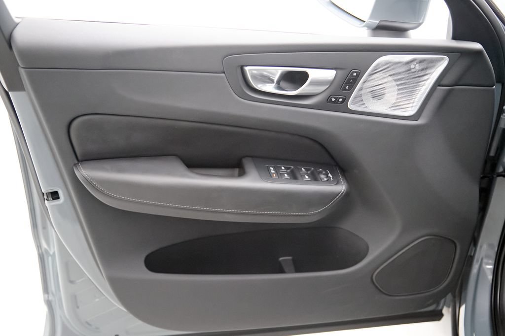 Certified 2023 Volvo XC60 T8 Ultimate w/ Climate Package AWD/4WD image 10