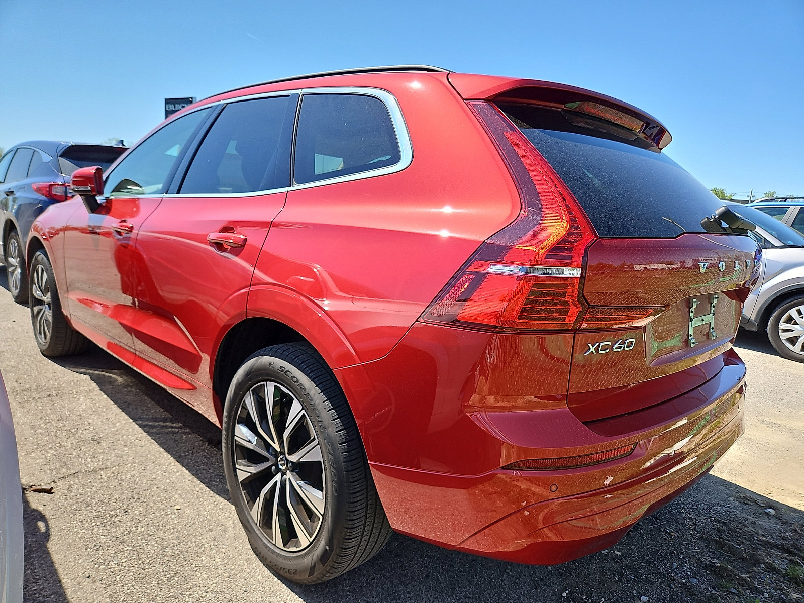 Used 2023 Volvo XC60 B5 Core w/ Climate Package AWD/4WD image 6