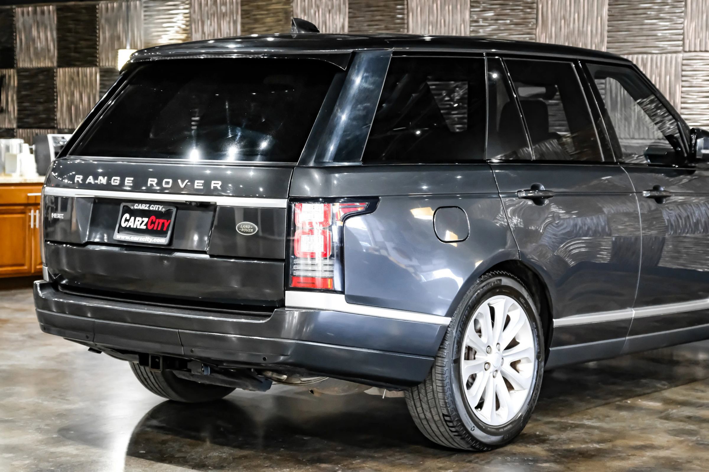 Used 2017 Land Rover Range Rover HSE image 13